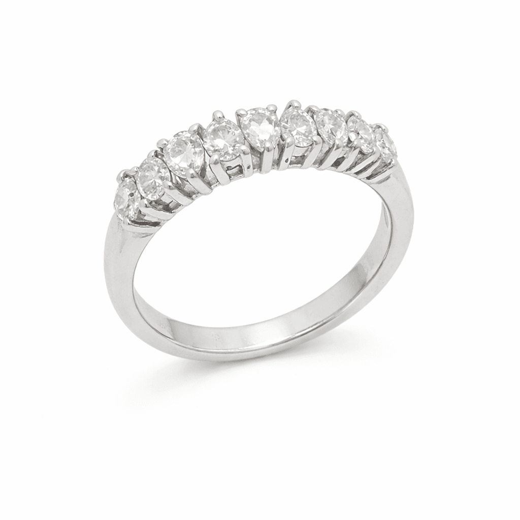 The Eternità Raised Prong Graduated Diamond Ring