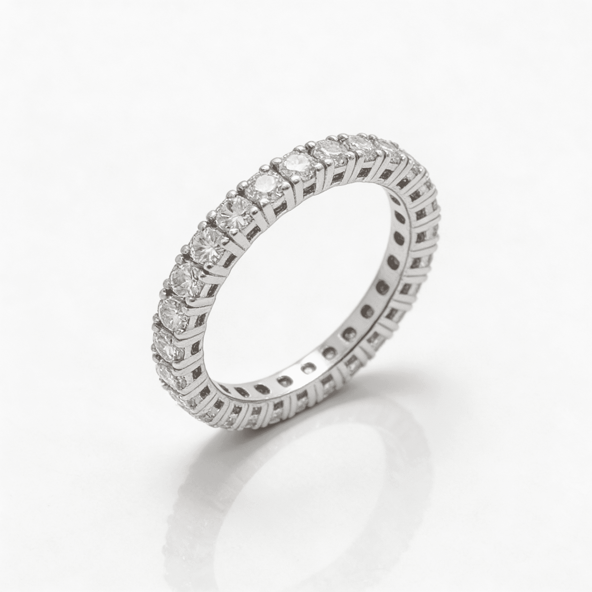 The Eternità Round Diamond Classic Prong Eternity